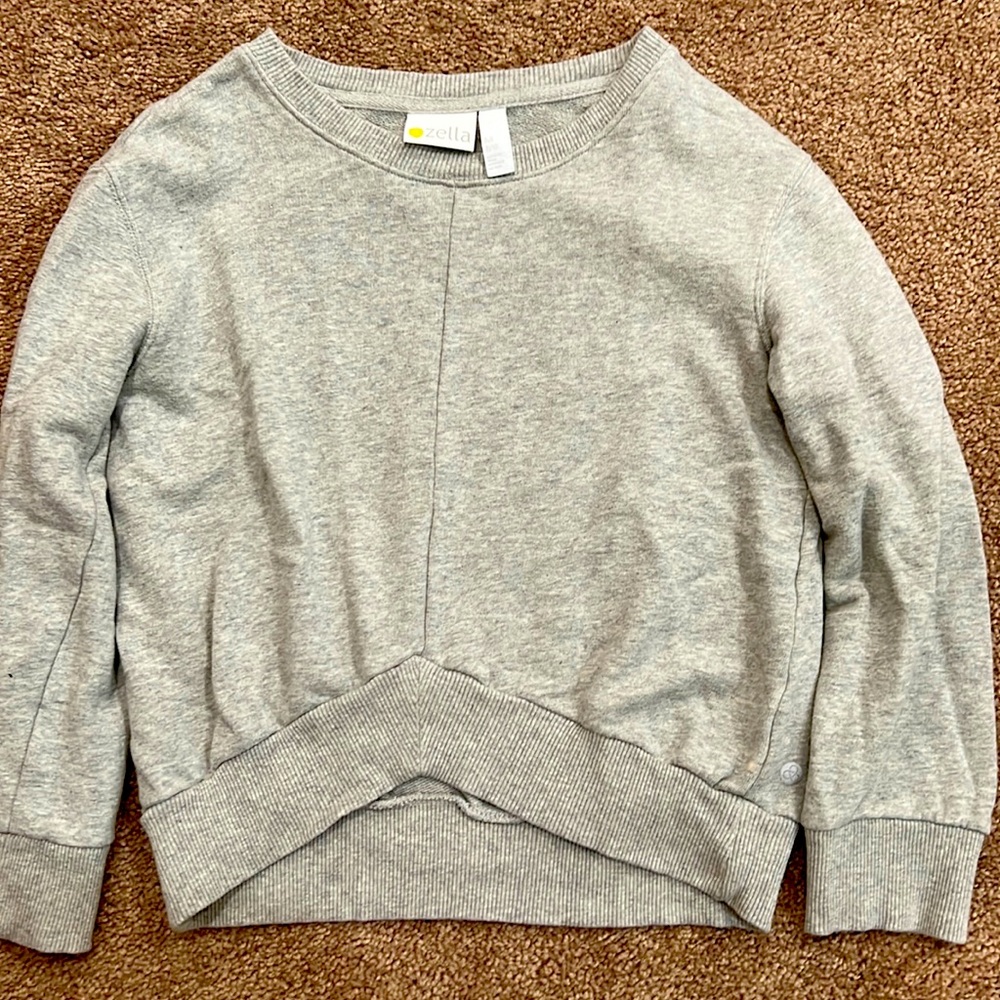 Girl sweater in excellent condition! Brand:Zella Size 8/10